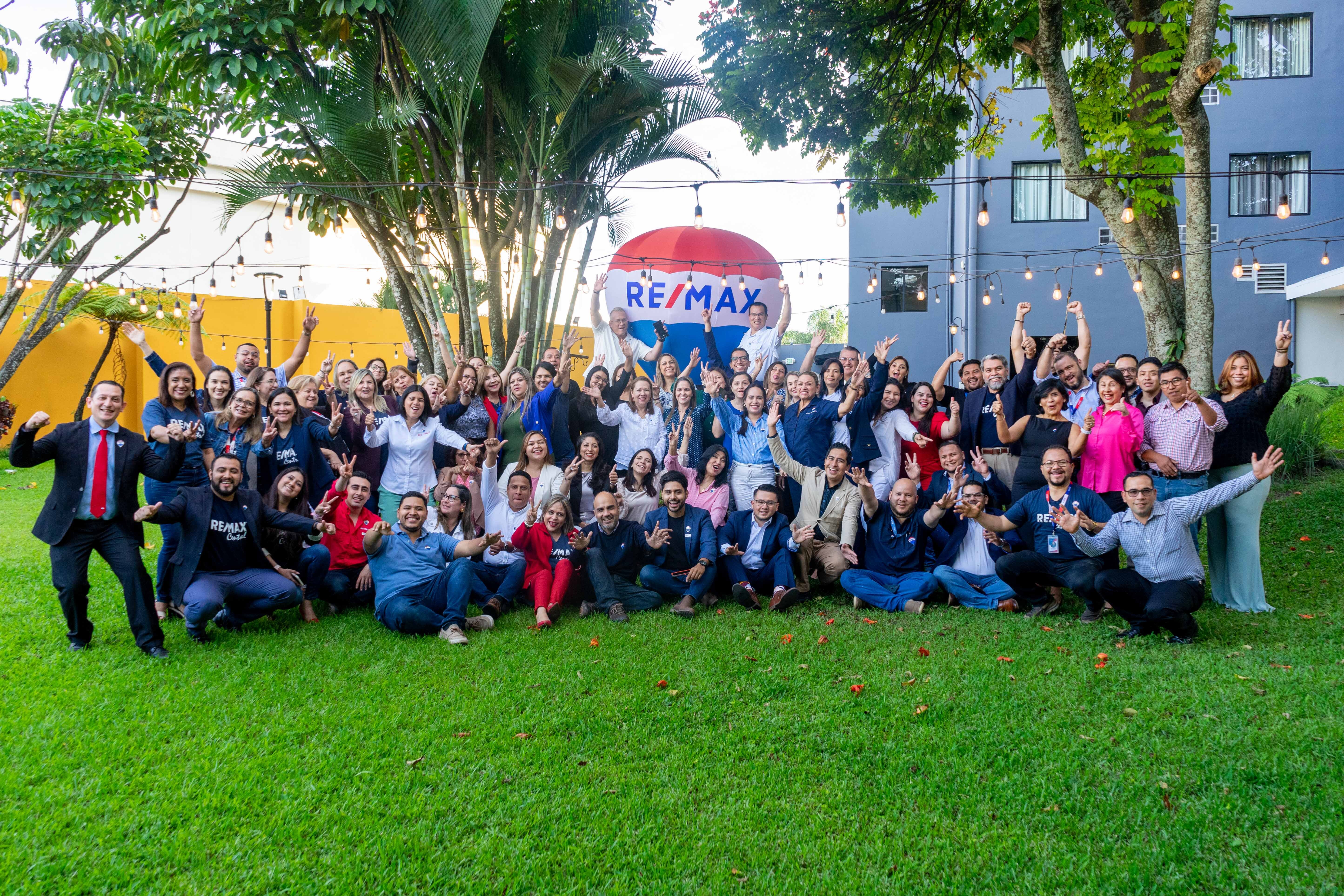 The Importance of Continuous Training at RE/MAX El Salvador: Driving Success and Excellence